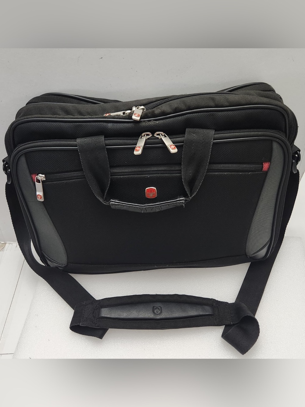 WENGER Black Mainframe 15.6" Laptop Case Used